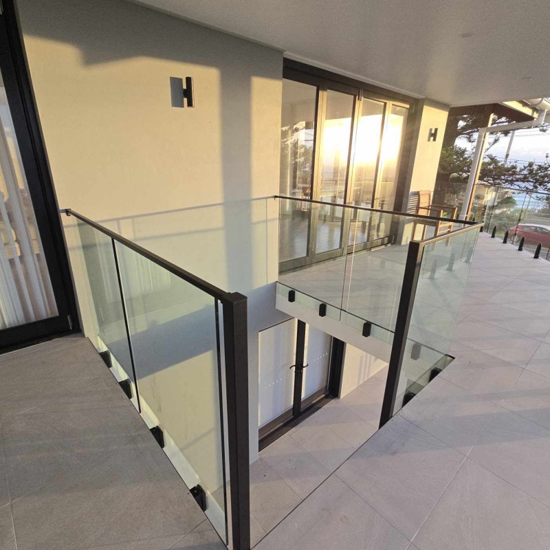 High Strength Frameless Glass Railing Solution for Commercial and Public Buildings_copy